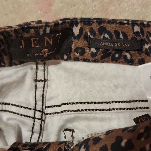 Jen7 by 7 for all mankind skinny jeans.animal print. Size 6 - Picture 6 of 7